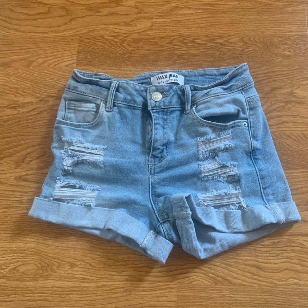 Distressed lightwash jean shorts
